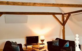 B E D & A G E D E S I G N -Extra Large- Wunderschoene Komplette Wohnung Mit Viel Platz & 4 Schlafzimmer B E D & A G E D E S I G N -Small- Wunderschoenes Zimmer Mit Bad Rechnungserstellung Fuer Geschaeftsreisende & Firmen