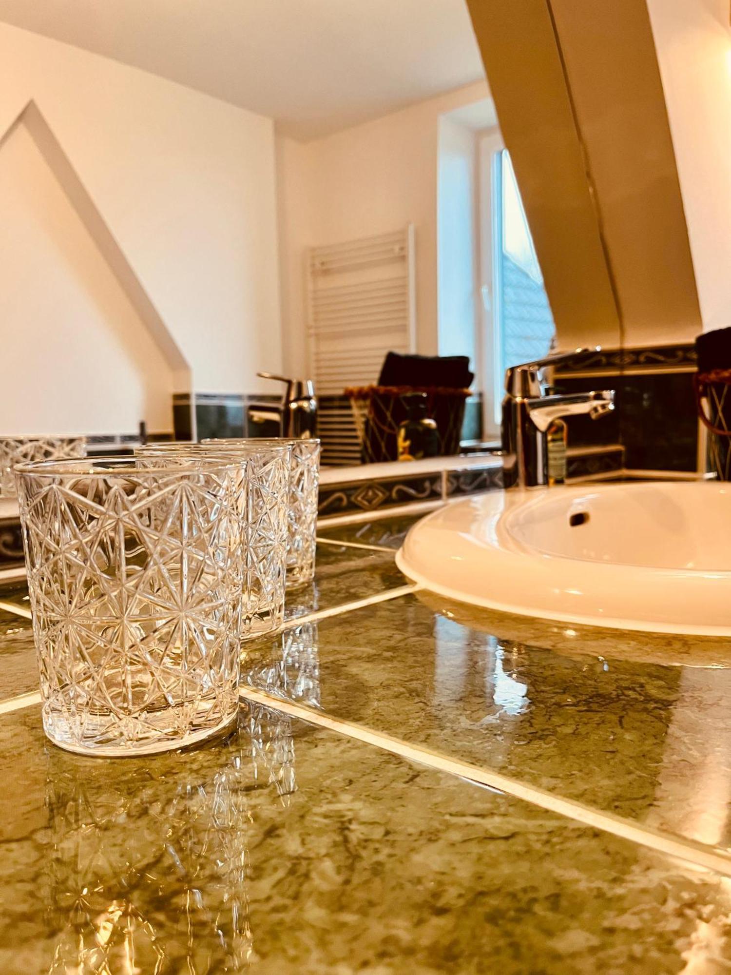 B E D & A G E D E S I G N -Extra Large- Wunderschoene Komplette Wohnung Mit Viel Platz & 4 Schlafzimmer B E D & A G E D E S I G N -Small- Wunderschoenes Zimmer Mit Bad Rechnungserstellung Fuer Geschaeftsreisende & Firmen Hünxe Exterior foto